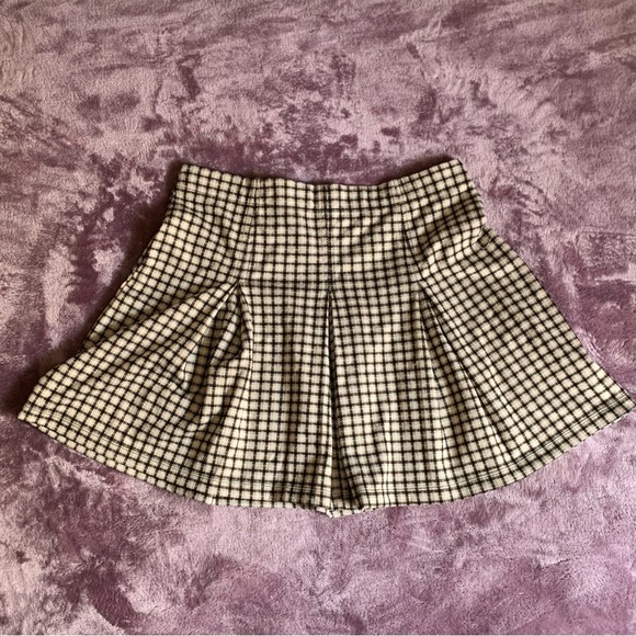 Max Studio Pleated Skirt - Picture 2 of 3